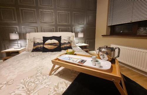 Belfast Villa | Spacious house City skyline and mountain views close too belfast centre and airports free parking