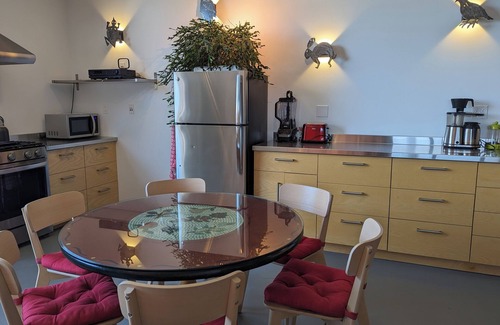 La Cienaga Casa | Spacious house close to town - views & hiking to high desert behind house