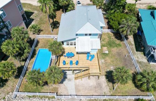 St. George Island Casa | Spacious house- Deep Water Dock Pool Golf Cart Rental available