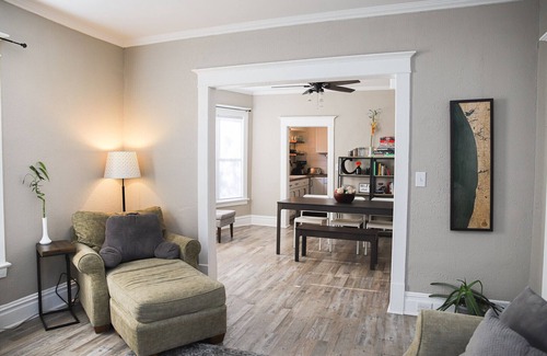 Muskegon Casa | Spacious House Down town - 5 minutes from festivals