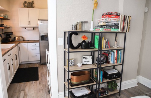 Muskegon Casa | Spacious House Down town - 5 minutes from festivals