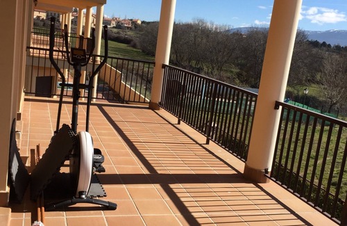 Torrecaballeros Casa | Casa espaciosa (alquiler íntegro), gran terraza con vistas a la sierra, piscina