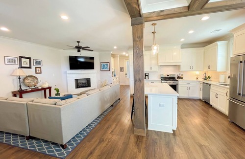 Oxford Casa | Spacious house in a quiet community in Oxford, Ms. Pet Friendly.