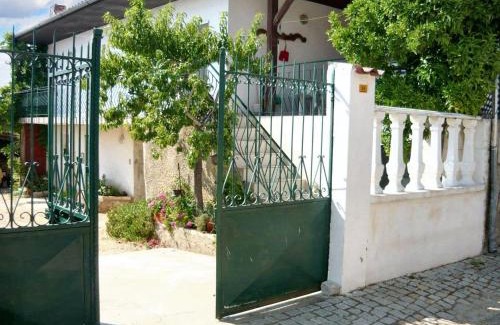 Macedo de Cavaleiros Casa | Spacious house in Bragança - shared garden - 120 m²