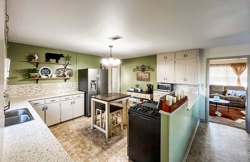 Smithville Casa | Spacious House in Charming Smithville - Dog-Friendly with patio