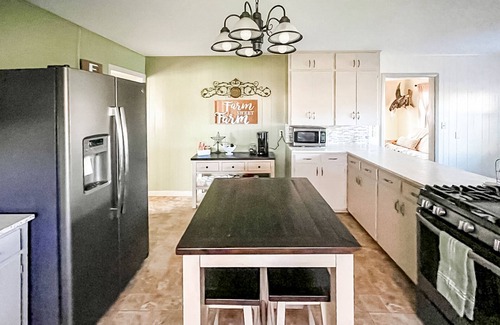 Smithville Casa | Spacious House in Charming Smithville - Dog-Friendly with patio
