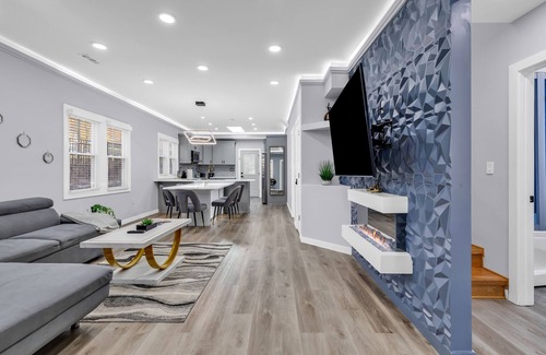 Villa Heights Casa | Spacious House in Charlotte