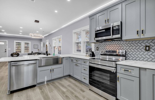 Villa Heights Casa | Spacious House in Charlotte