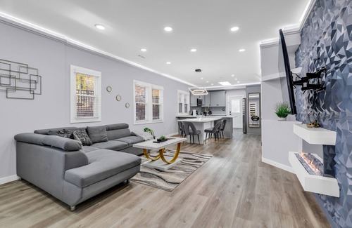 Villa Heights Casa | Spacious House in Charlotte