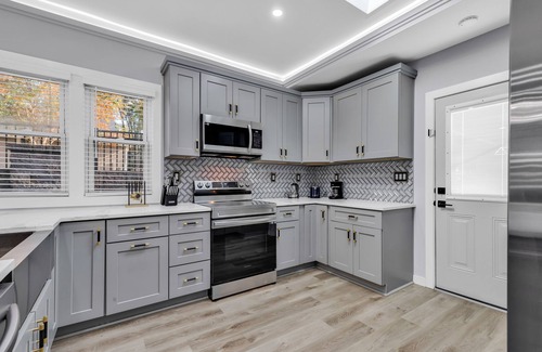 Villa Heights Casa | Spacious House in Charlotte