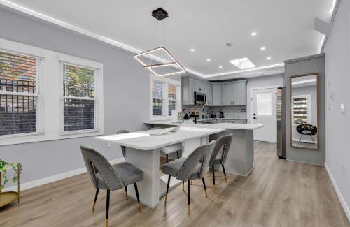 Villa Heights Casa | Spacious House in Charlotte