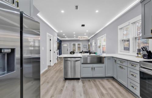 Villa Heights Casa | Spacious House in Charlotte