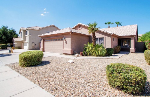 Sundance Ranch Casa | Spacious house in lovely Phoenix with free WiFi, AC, BBQ & Hotel rooms style