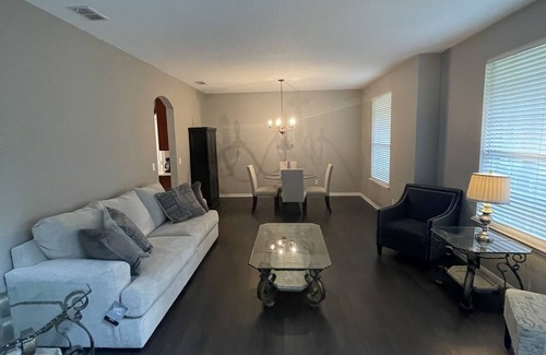 OakLeaf Plantation Casa | Casa en barrio tranquilo cerca del centro comercial 2