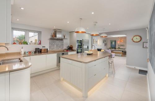 Cheddar Casa | Spacious House in the Heart of Cheddar