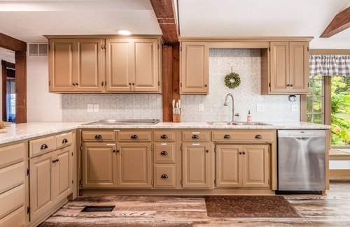 Cambridge Casa | Spacious House minutes from the Wilds & AEP Public Hunting w/hot tub & fireplace
