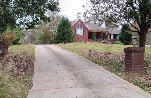 Seneca Casa | Spacious House on the hill , Lake access , quiet, Central to Clemson and Seneca