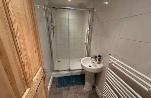 Walsall Casa | Spacious House- Parking Garden & Central Location
