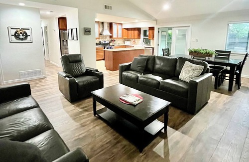 Carrollton Casa | Spacious House Sleeps 8 - Family and Pet Friendly Across from Park!