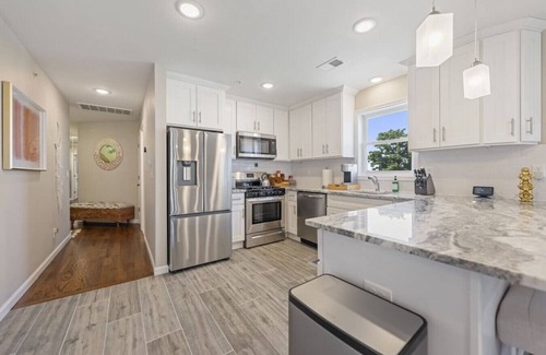 Newark Casa | (Spacious House – Sleeps up to 20+ guests | Near Airport & City)