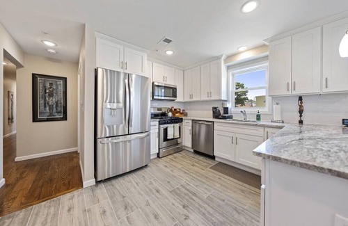 Newark Casa | (Spacious House – Sleeps up to 20+ guests | Near Airport & City)