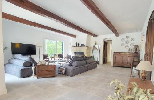 Bagnols-en-Foret Casa | Spacious house with pool in Bagnols en Forêt