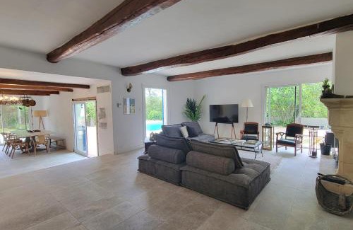 Bagnols-en-Foret Casa | Spacious house with pool in Bagnols en Forêt
