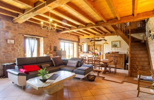 Cherveix-Cubas Cabaña | Casa rural con wifi, jardín y BBQ en Cherveix-Cubas, cerca de Montignac, ideal para familias