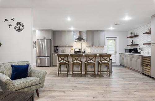 Cox Heights Casa | Spacious house w/hot tub/Lawn/Fire pit - mins to old town/ASU. Pet Friendly!