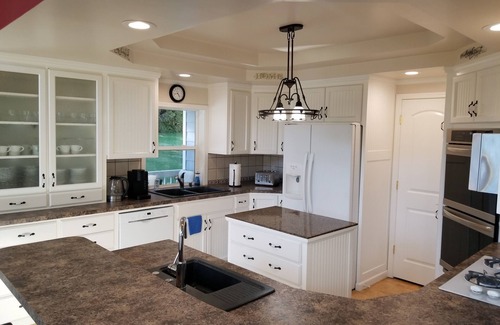 Peshastin Casa | Spacious House w/Nature View, Hot Tub, Gameroom