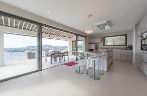 Saint-Raphael Casa | Spacious house with pool - near beach