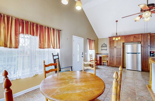 Counce Casa | Spacious house with free wifi, private W/D - dog friendly