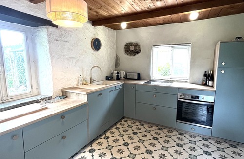 Groix Casa | Casa espaciosa con jardín en el corazón de Lomener