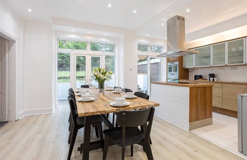 Manchester Casa | Spacious House With Parking Near Heaton Park