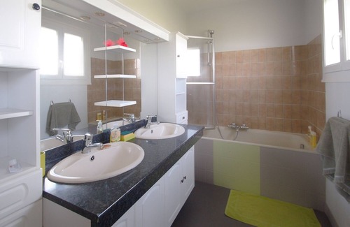 Primelin Casa | ESPACIOSA CASA CON VISTA AL MAR EN UN ENTORNO PLENITUD