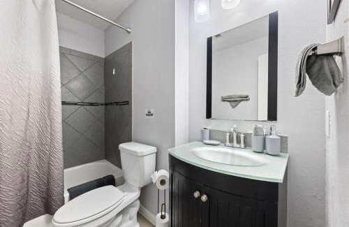 Atascocita Villa | Spacious Humble Retreat - Near IAH & Lake Houston - Sleeps 9