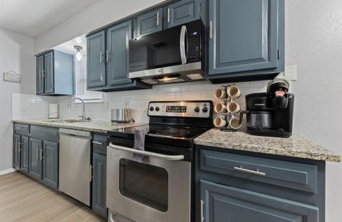 Atascocita Villa | Spacious Humble Retreat - Near IAH & Lake Houston - Sleeps 9