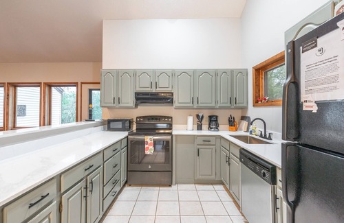 Steelville Casa | Spacious hunting lodge hideaway with stunning views and Private River Access