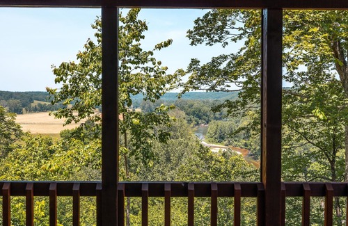 Steelville Casa | Spacious hunting lodge hideaway with stunning views and Private River Access