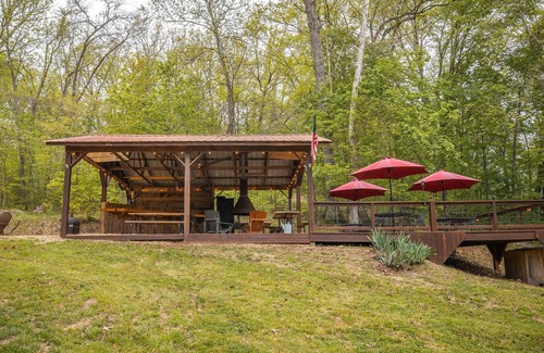 Steelville Casa | Spacious hunting lodge hideaway with stunning views and Private River Access