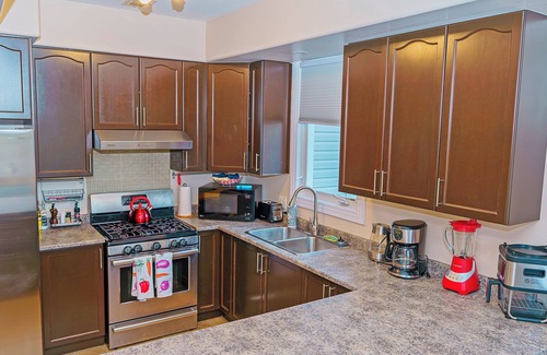 Amherstview Casa | Spacious, Idyllic 3 Bedroom Home