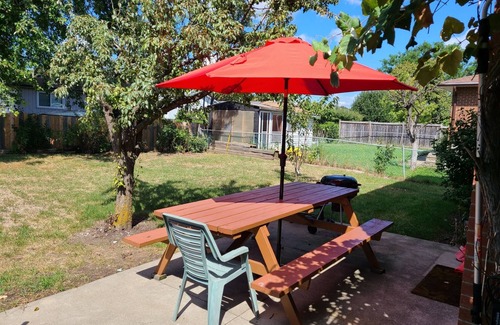 Malton Casa | SPACIOUS, INDEPENDENT ONE BEDROOM SUITE 10 MINUTES FROM YYZ PEARSON AIRPORT.