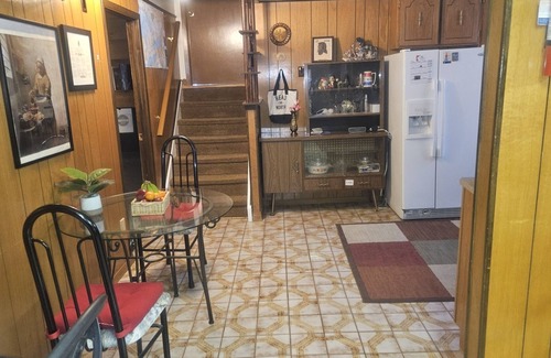 Malton Casa | SPACIOUS, INDEPENDENT ONE BEDROOM SUITE 10 MINUTES FROM YYZ PEARSON AIRPORT.
