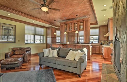 St. Joseph Historic Neighborhood Apartamento | Spacious Indianapolis Condo w/ Private Gym!