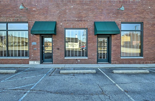St. Joseph Historic Neighborhood Apartamento | Spacious Indianapolis Condo w/ Private Gym!