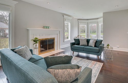 Inverness Casa | Spacious Inverness Home ~ 36 Mi to Chicago!