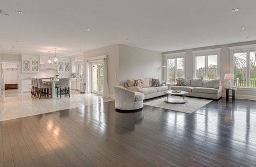 Inverness Casa | Spacious Inverness Home ~ 36 Mi to Chicago!