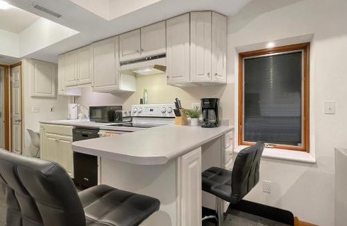 Des Moines Apartamento | Spacious Jacuzzi Loft & Free Parking Near Icubs
