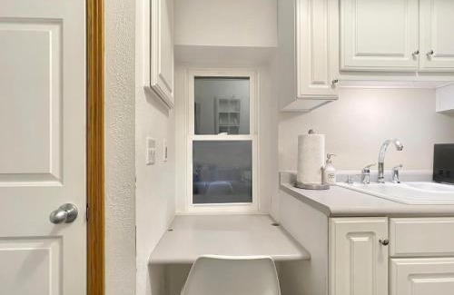 Des Moines Apartamento | Spacious Jacuzzi Loft & Free Parking Near Icubs
