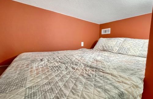 Des Moines Apartamento | Spacious Jacuzzi Loft & Free Parking Near Icubs